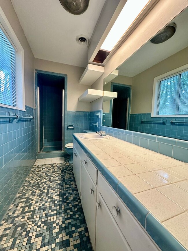 Building Photo - Spacious 4 Bedroom Home in Pearl!