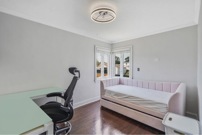 Building Photo - 722 N Ascan St