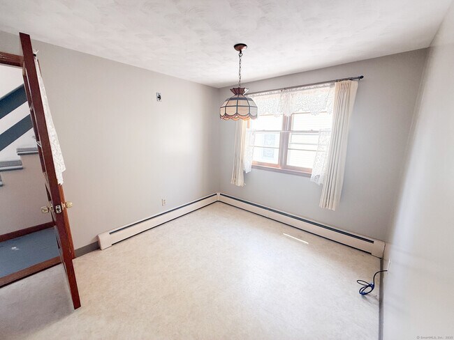 Building Photo - 541 Burritt St