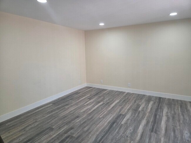 Building Photo - 6274 Seven Springs Blvd