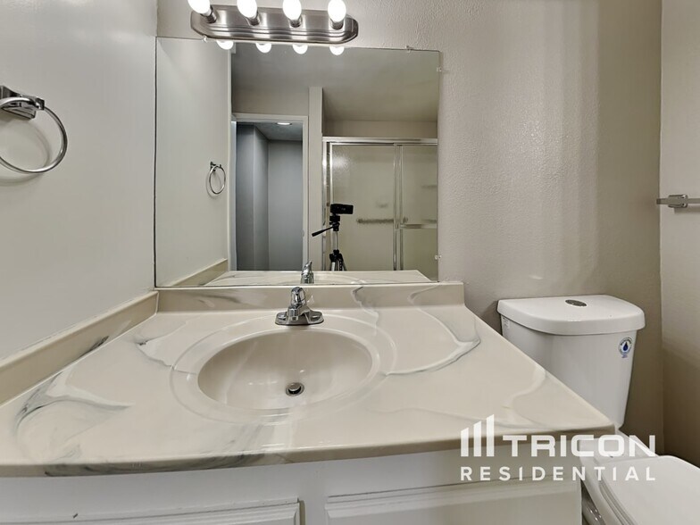 Building Photo - 2878 Goldy Way