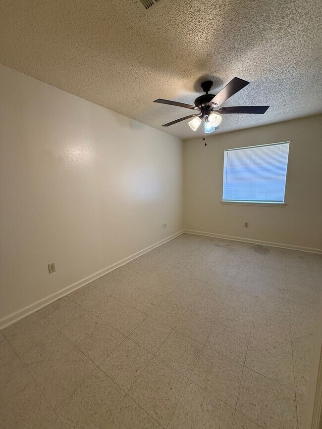 Building Photo - 8714 GSRI Ave