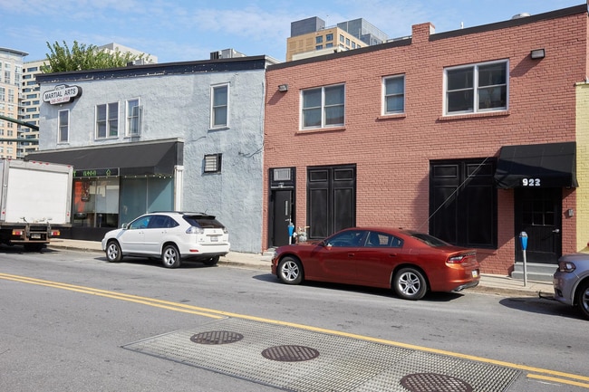 Building Photo - Easy and Convenient