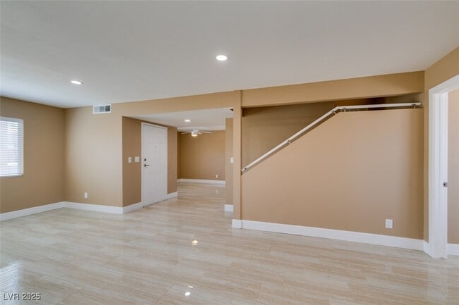 Building Photo - 3966 Green Leaf Dr