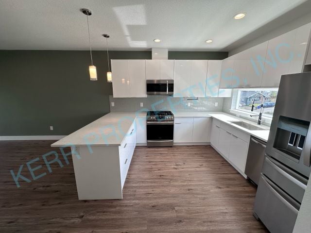 Building Photo - LOCATING OCCUPANTS FOR THE HOMEOWNERS! Charming 3-Bed Home with 3.5 Baths in Vibrant NE Portland ...