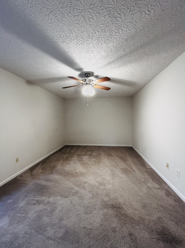 Building Photo - 29 Rosewood Ct