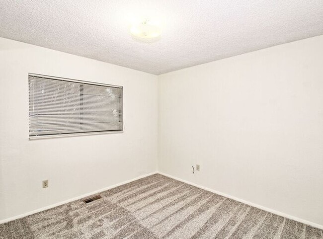 Building Photo - 2 Bedroom Apartment in Clifton - $1150