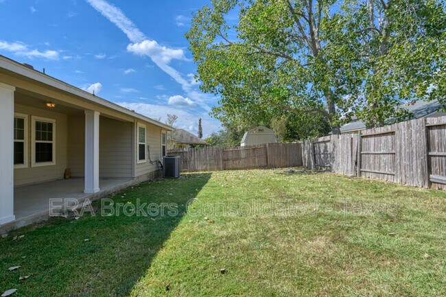 Building Photo - 130 Carmel Dr