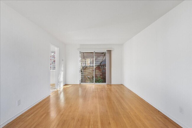 Building Photo - 3131 Fernside Blvd