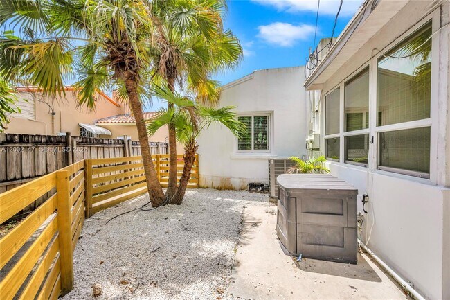 Building Photo - 429 NE 73rd St