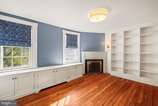 Building Photo - 509 Duke St