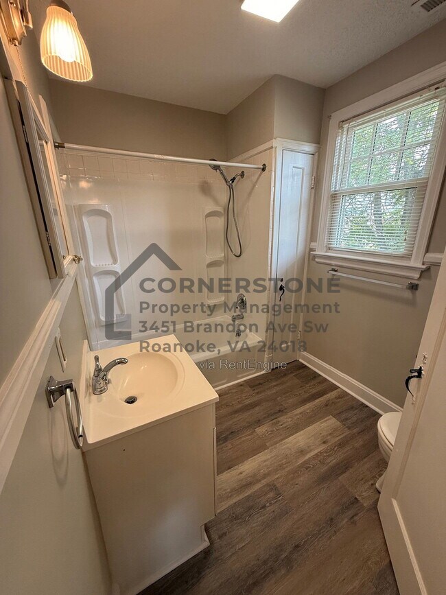 Building Photo - 353 Highland Ave SW