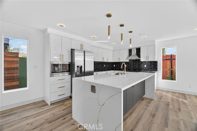 Building Photo - 7332 1/2 Owensmouth Avenue, Los Angeles, CA 91303 - 3 BR 3 BA house