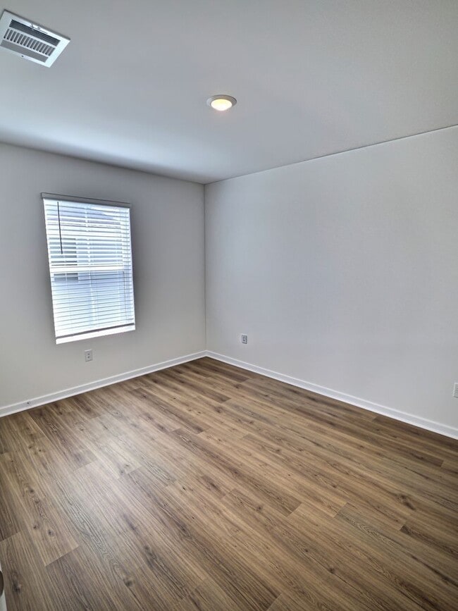 Building Photo - 123 Everly Cir