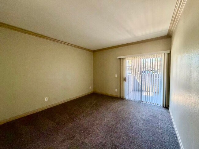 Building Photo - 5525 W Flamingo Rd