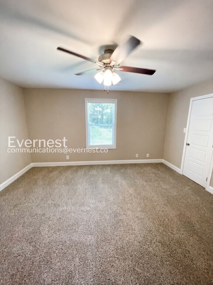 Building Photo - 3385 Polly Dr