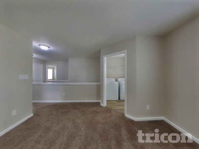Building Photo - 5330 Himalayan Dr