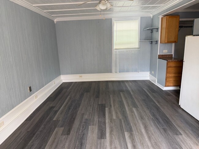 Building Photo - Remodeled Highland Studio Apartment - All bills included!