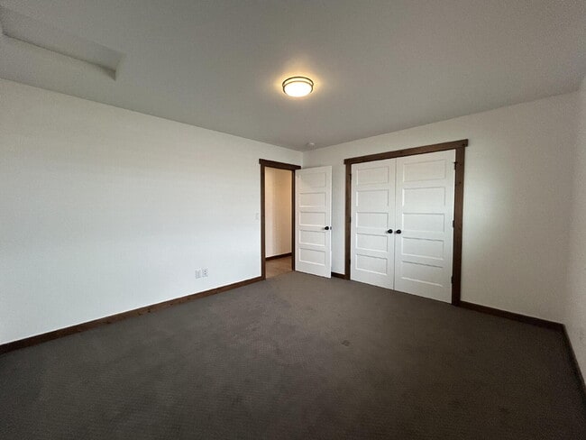 Building Photo - Luxury 4 Bed / 2 Bath Home on .84 Acres – UTILITIES INCLUDED - 3 Car Garage – RV Parking