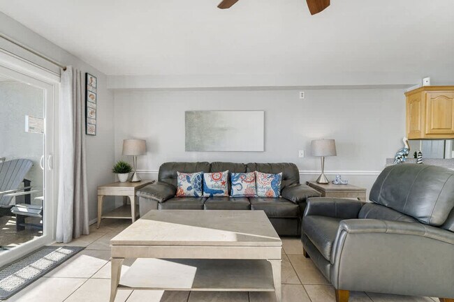 Building Photo - 8743 Thomas Dr