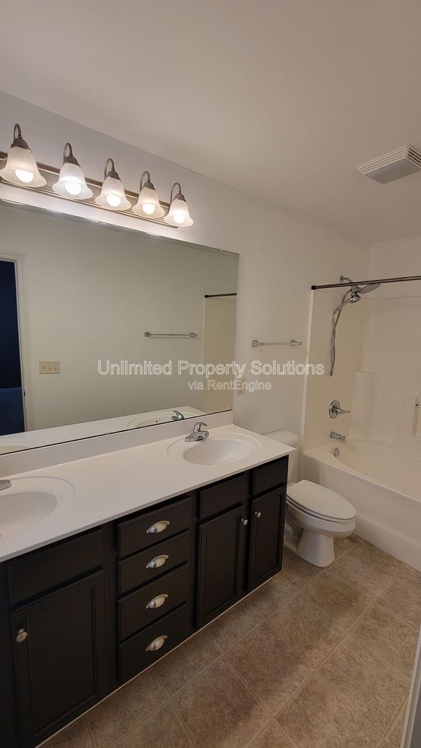 Building Photo - 226 Chambers St