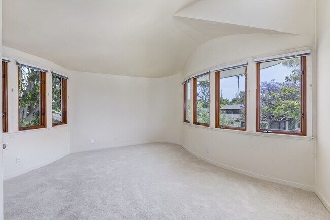 Building Photo - 1307 Ozone Ave