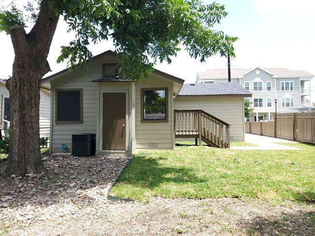 Building Photo - 1822 Hays St