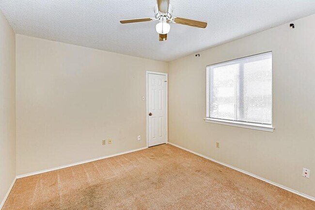 Building Photo - 17115 Gunnison Springs Dr