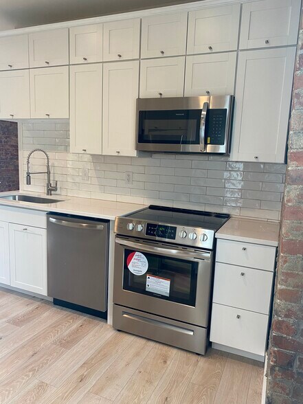 Building Photo - 427 Klotter Ave