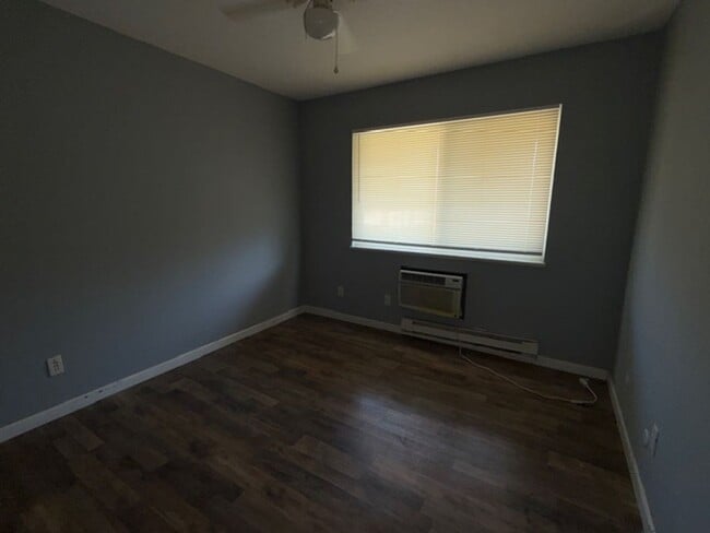 Building Photo - Newly renovated Town House for Rent 3Br / 2 Ba Section 8 Welcome !