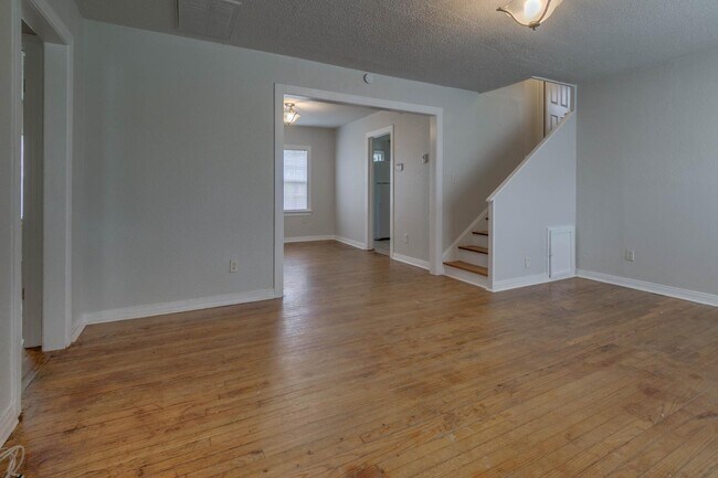 Building Photo - 1204 NE 42nd St
