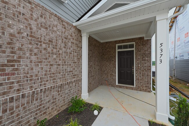 Building Photo - 5373 Bellflower Hls