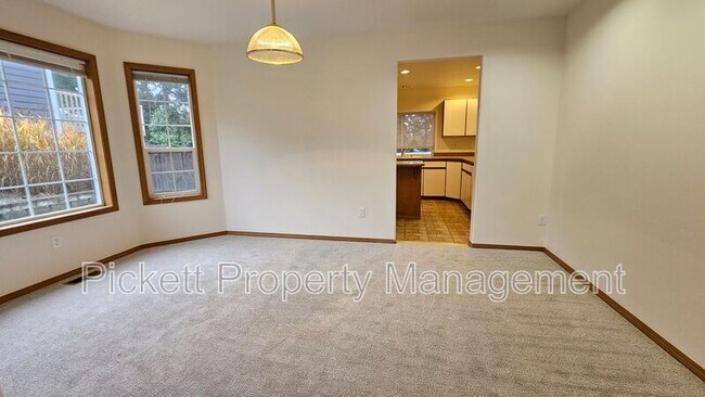 Building Photo - 12220 Ravena Pl NW