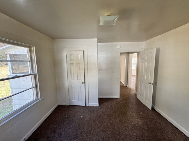 Building Photo - 2/1 in City of Shelby