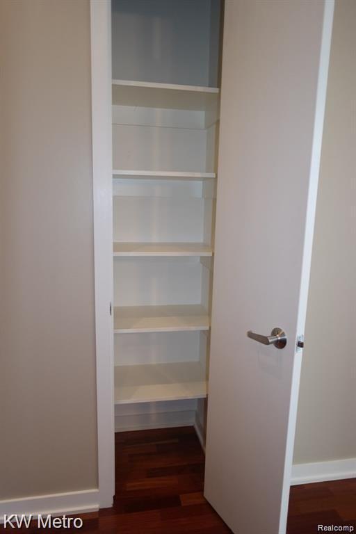 Building Photo - 350 N Main St