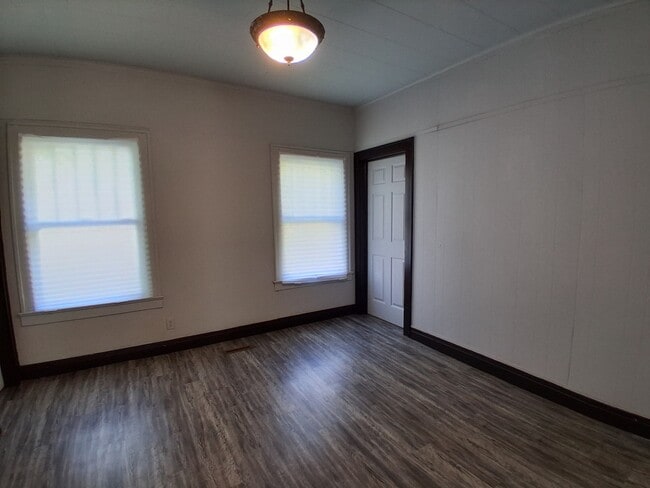 Building Photo - 501 Bowman-N