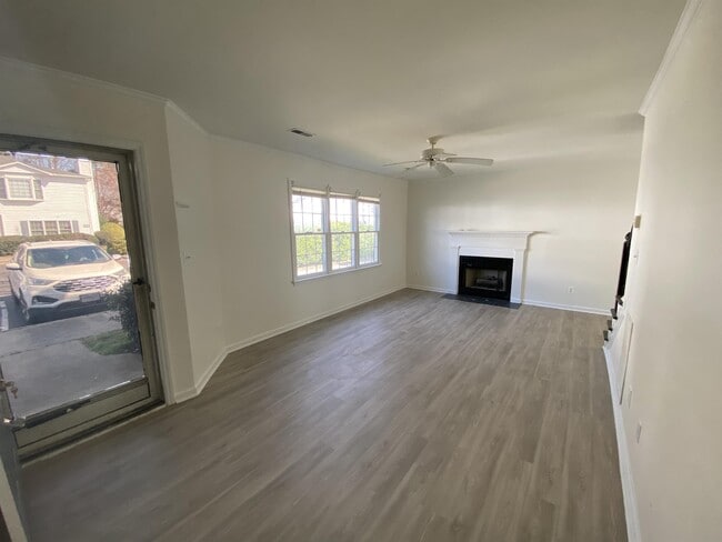 Building Photo - 3806-38D1 Sterling Pointe Dr