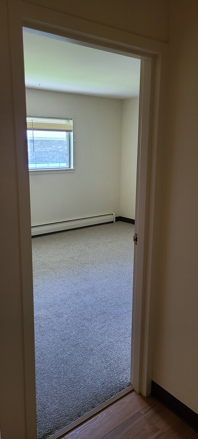 Building Photo - 1073 Sheridan Rd