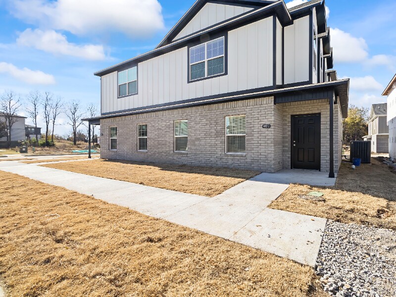 Building Photo - 957 S Amarillo Ave