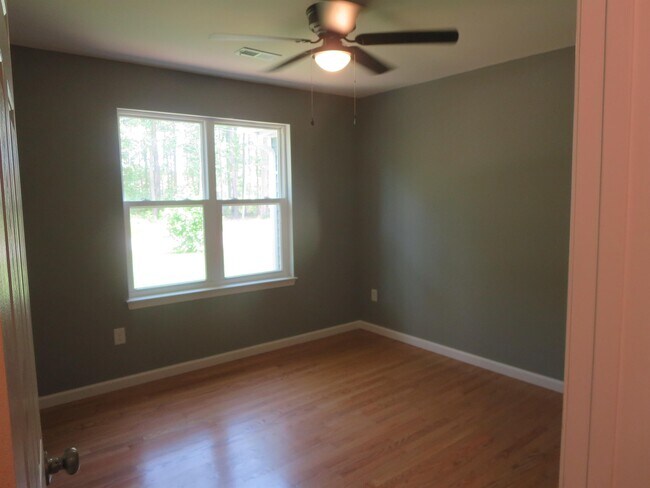 Building Photo - 324 2nd St