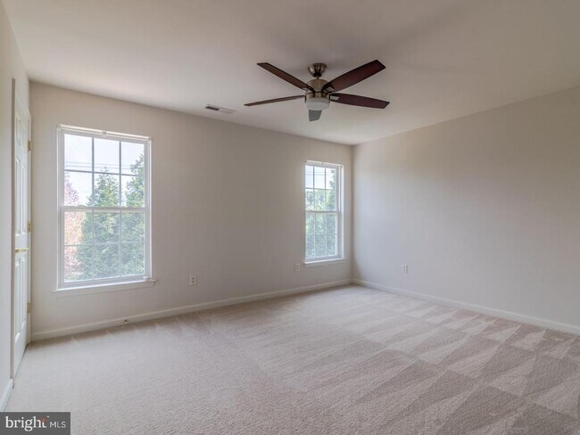 Building Photo - 31171 Mills Chase Dr