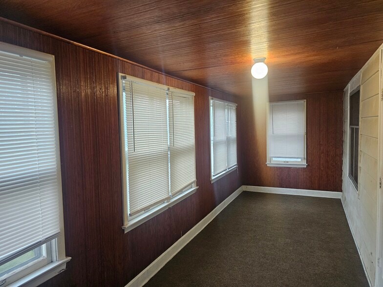 Building Photo - 3518 Schiller Ave
