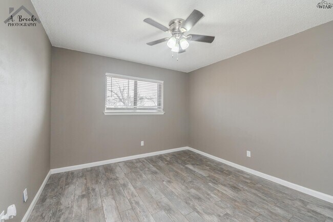 Building Photo - 4825 Colleen Dr