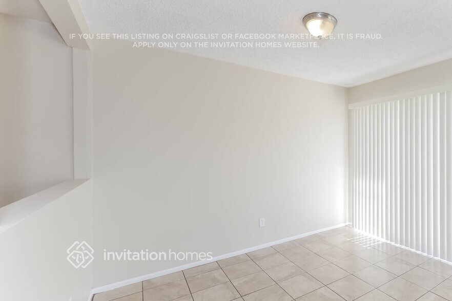 Building Photo - 2619 W Maple St