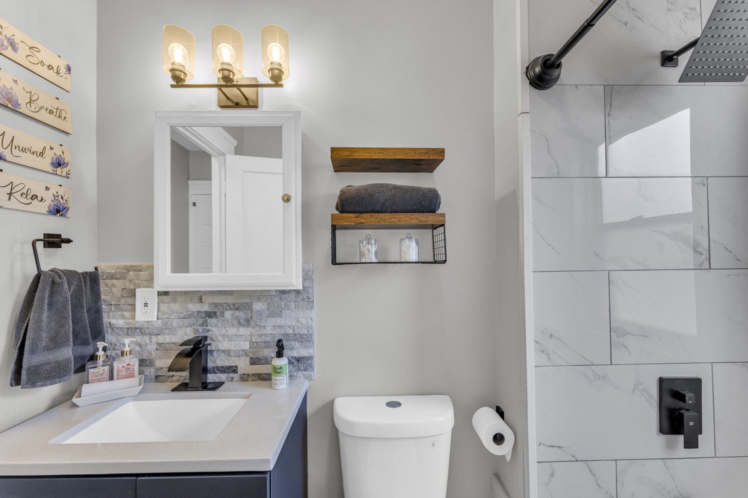 Building Photo - 2638 E 126th St