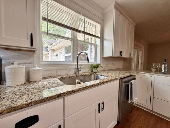 Building Photo - Recently Updated 4-Bedroom Ranch Home w/a 2 Bedroom Guest Cottage! Ready 05-01-26! Pet Friendly Home