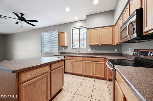 Building Photo - 18165 W Canyon Ln