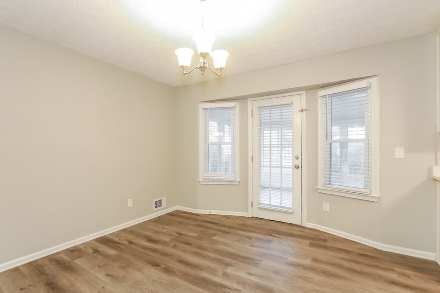 Building Photo - 709 Fallowfield Dr