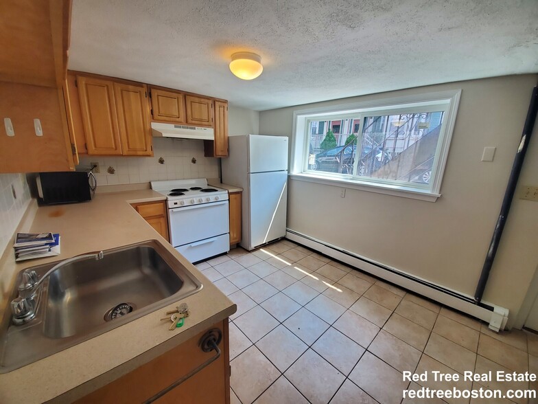 Building Photo - 13 Suffolk St