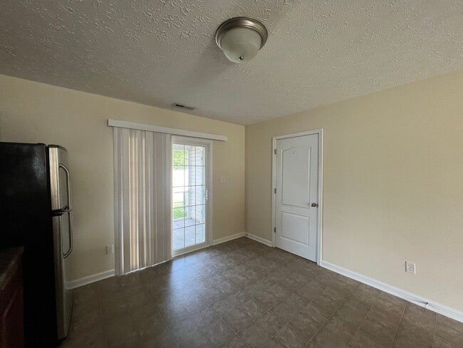 Building Photo - Nice two bedroom two and a half bath town home in Carolina Forest. Just minutes to area bases, be...